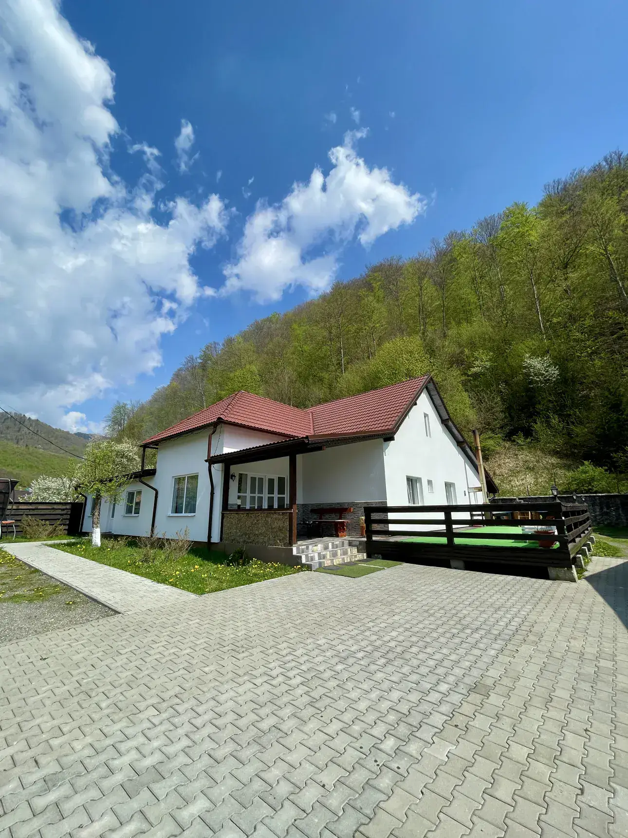 exterior Cabana Lirca în Răstolița