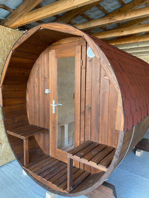 curte și grătar exterior Cabana Lirca